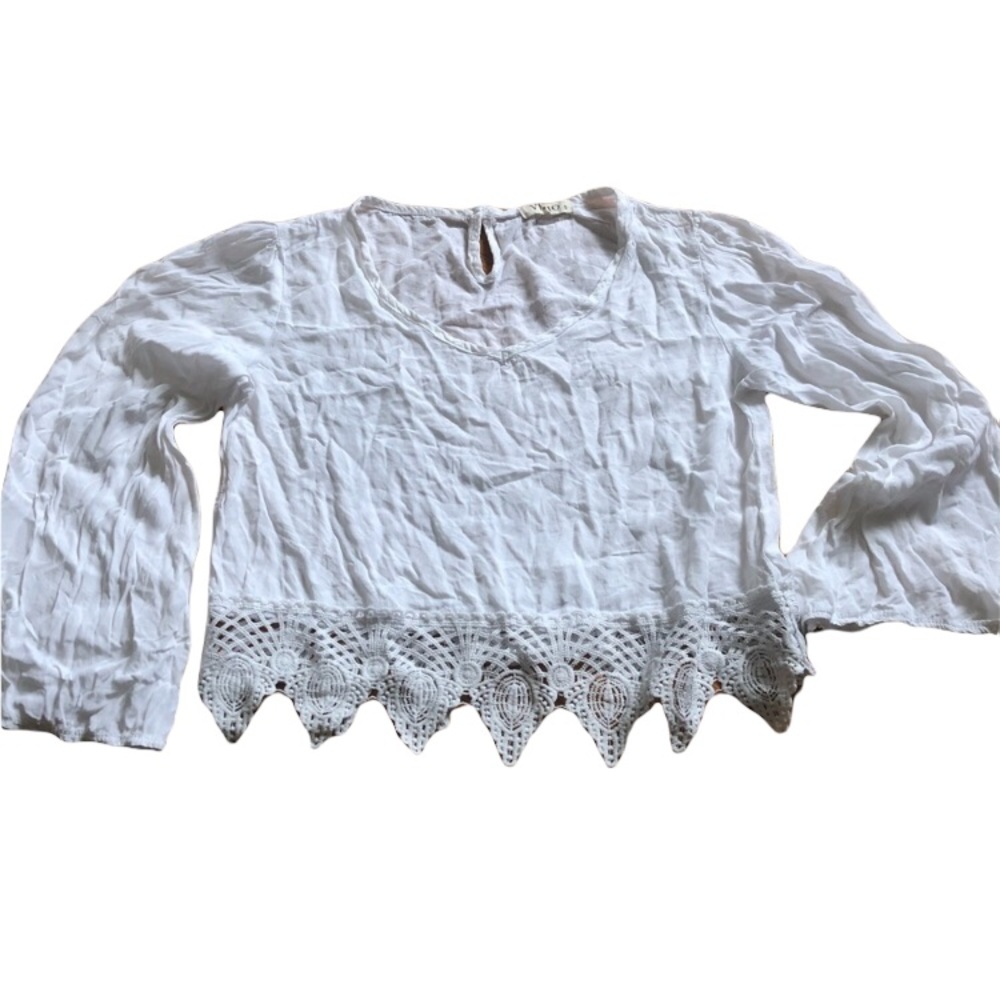 Vizio white blouse Size small 3/4 bell sleeves